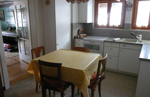 Leukerbad Apartment | Central Ancient Chalet: Pet-Friendly Retreat for Families