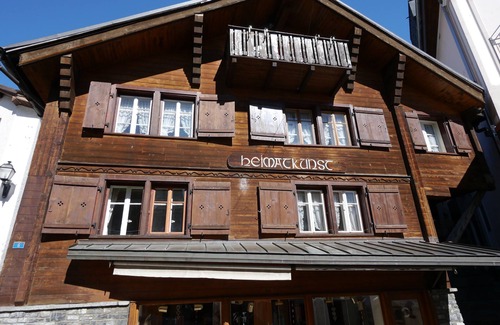 Leukerbad Apartment | Central Ancient Chalet: Pet-Friendly Retreat for Families