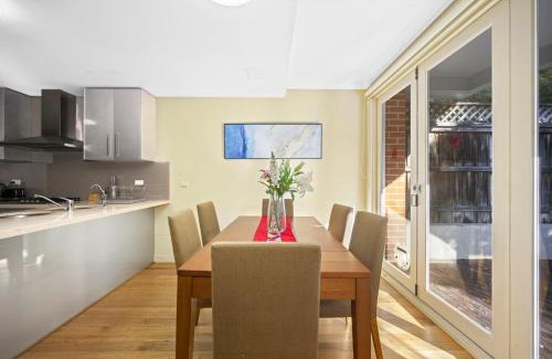 Chatswood Apartment | Central Chatswood 2-Level Garden View & 3B2B