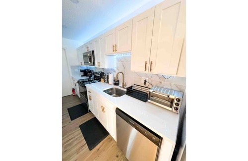 Yalesville Apartment | Modern Central Apartment for 7 with Great Amenities