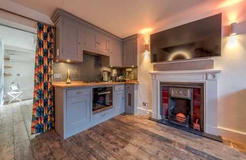 South Bank Apartment | Stylish Central Studio with Kitchen in London Zone 1