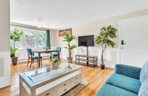 Central Manchester Apartment | Chic Central Retreat - Pet & Child Friendly with Top Ratings
