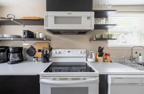 Bremerton House | Convenient & Clean Stay with Fast Wifi, A/C, and Kitchen
