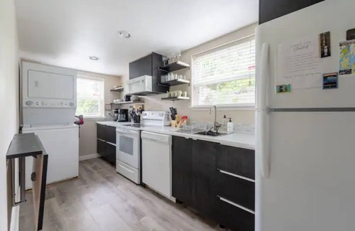 Bremerton House | Convenient & Clean Stay with Fast Wifi, A/C, and Kitchen