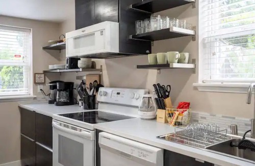 Bremerton House | Convenient & Clean Stay with Fast Wifi, A/C, and Kitchen