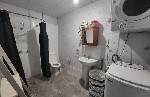 Cooktown Apartment | Comfortable Central Holiday Unit - Pet & Child Friendly