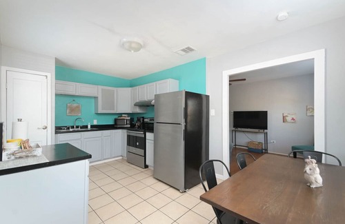 Denver Heights Apartment | Ideal Condo Steps from Downtown with Spa & Breakfast