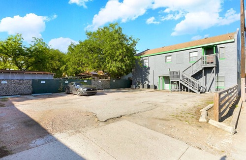 Denver Heights Apartment | Ideal Condo Steps from Downtown with Spa & Breakfast