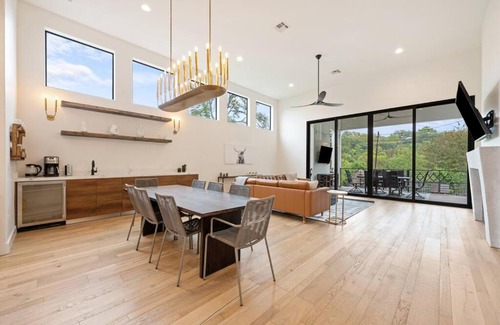 Austin House | Modern Central Hotel with Pool, Spa & Perfect Ratings