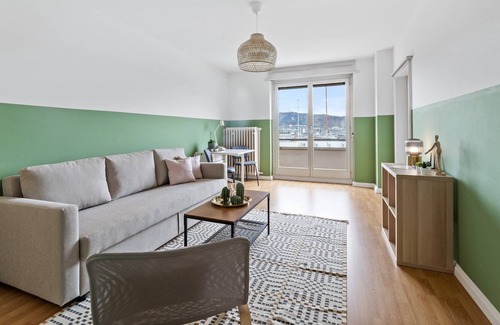 Oberstrass Apartment | Central & cozy flat overlooking the city