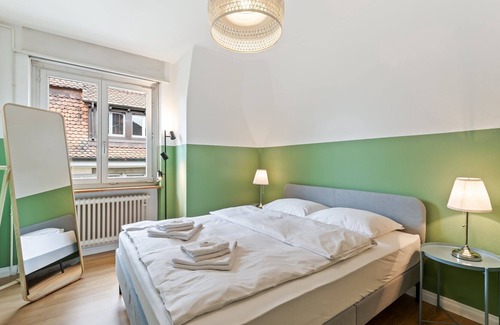 Oberstrass Apartment | Central & cozy flat overlooking the city