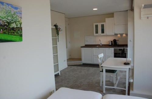 Lasonder-Zeggelt Apartment | Family-Friendly Central-Day Inn with Great Reviews