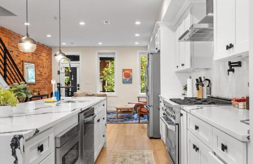 Park View House | Central DC 5-BR Townhome - Walk to METRO-rail