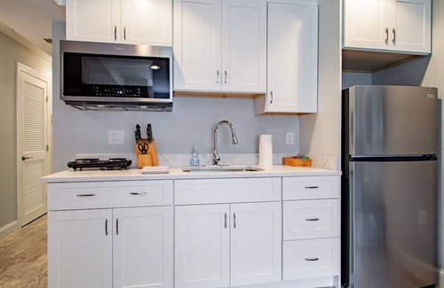 Truxton Circle Apartment | Central DC Flat: Cozy Stay for 3 Near Convention Center
