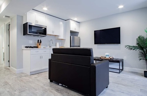 Truxton Circle Apartment | Central DC Flat: Cozy Stay for 3 Near Convention Center