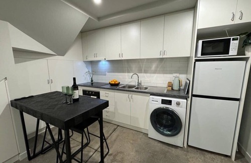 Devonport Apartment | Modern Loft Apartment with A/C in Devonport's Heart