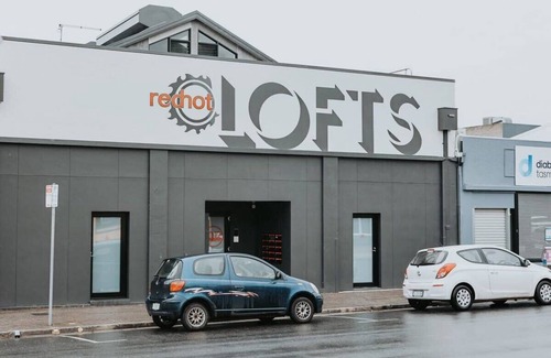 Devonport Apartment | Modern Loft Apartment with A/C in Devonport's Heart