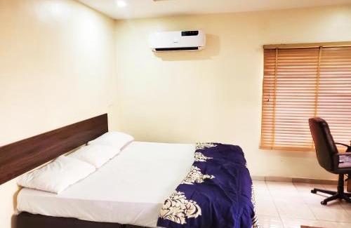 Orozo Hotel | Convenient Central District Apartment in Abuja with Hot Tub