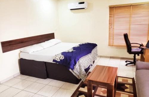Orozo Hotel | Convenient Central District Apartment in Abuja with Hot Tub