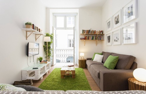 Santa Maria Maior Apartment | Central Downtown Retreat for 13 Guests with Spa & Kitchen