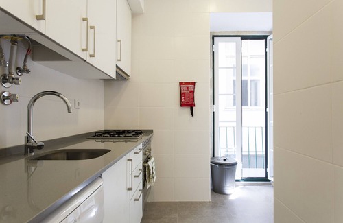 Santa Maria Maior Apartment | Downtown Haven for 13 Guests with Spa & Breakfast