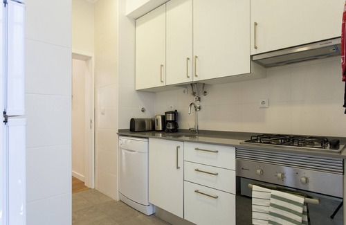 Santa Maria Maior Apartment | Downtown Haven for 13 Guests with Spa & Breakfast