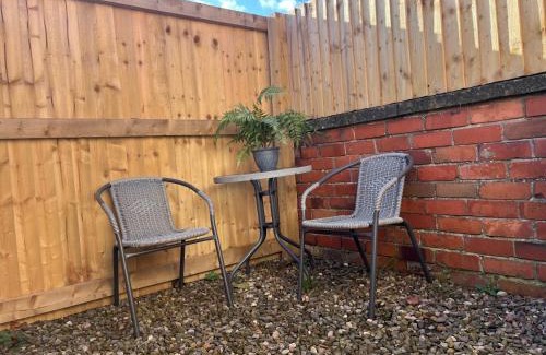 Ellesmere House | Budget-Friendly Stay at Central Ellesmere - Pet & Child Friendly