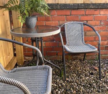 Ellesmere House | Budget-Friendly Stay at Central Ellesmere - Pet & Child Friendly