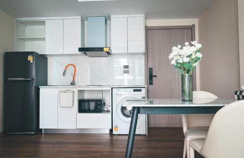 Chiang Mai Apartment | Inviting Poolside Apartments Near Central Festival