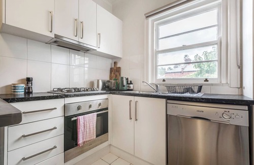 Parkville Apartment | Central Flair: Experience Cultural Vibrancy and History