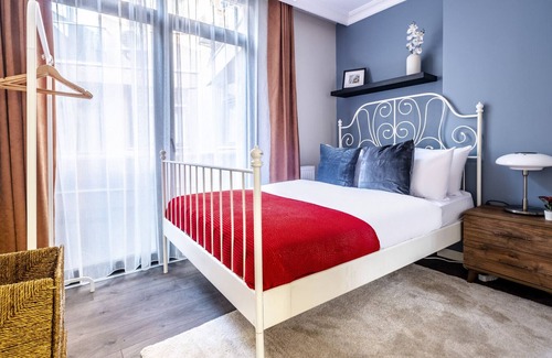 Sisli Apartment | Modern Flat in Sisli with Kitchen and Family-Friendly Amenities