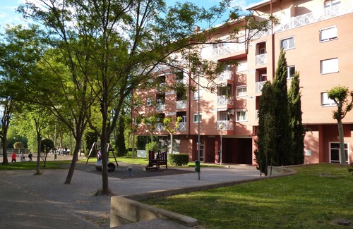 Logrono Historic Centre Apartment | Central Hotel with Free Parking and Pet-Friendly Options