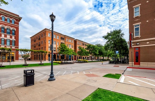 Frisco House | Guest Rated 9.8: Central Frisco Townhouse Near Cafes & Bars