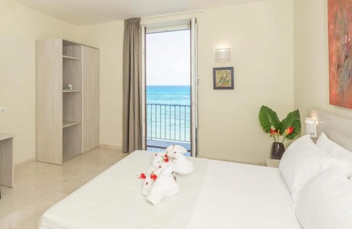 Trapani City Centre Hotel | Cozy Central Gallery Rooms with Ocean View & Dining Options