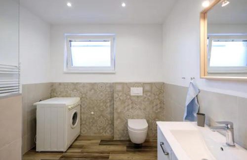 Postojna Apartment | Family-Friendly Central Garden House with Top Guest Ratings