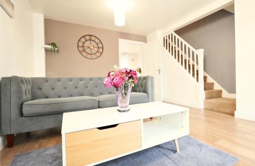 Stafford House | Prime Central Getaway House with Parking & Free Wi-Fi