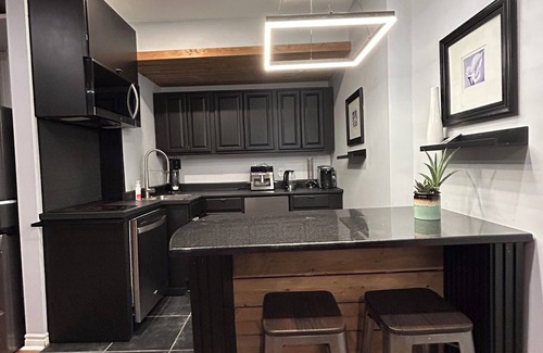 North End Apartment | Central Halifax - Quinpool Rd/Close to Downtown, Restaurants & Hospitals