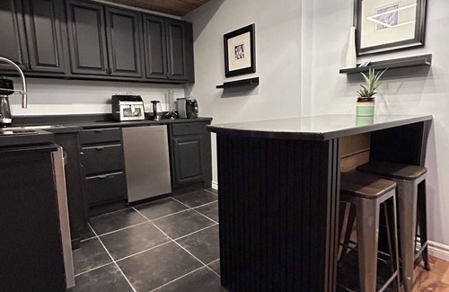 North End Apartment | Central Halifax - Quinpool Rd/Close to Downtown, Restaurants & Hospitals