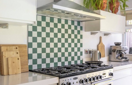 Henley House | Central Henley Gem – Private, Peaceful, and Perfectly Located