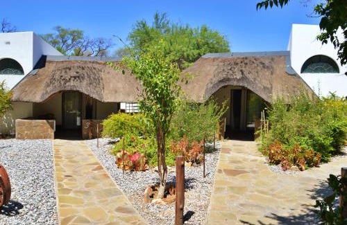 Omaruru Hotel | Comfortable Central Hotel Omaruru with Pool & Breakfast