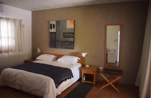 Omaruru Hotel | Comfortable Central Hotel Omaruru with Pool & Breakfast