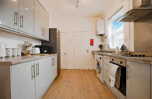 Northampton House | Central House: Pool Table, Fast WiFi & Free Parking Awaits