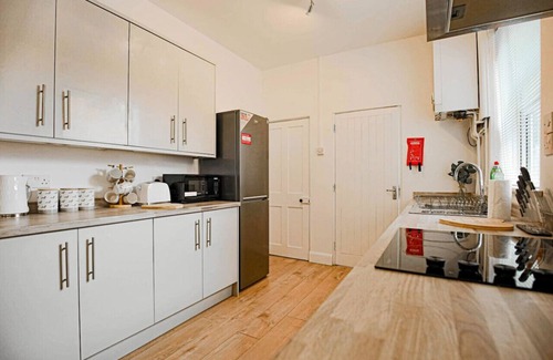 Northampton House | Central House: Pool Table, Fast WiFi & Free Parking Awaits
