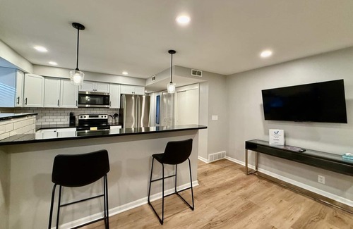Joslyn Castle Apartment | Central Hub: Minutes to UNMC and Dining
