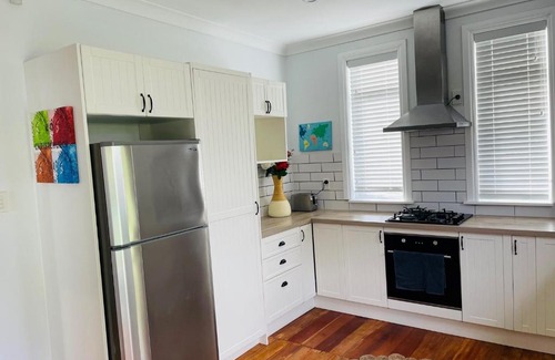 Lower Hutt Villa | Discover Central Hut Villa: Family-Friendly Retreat