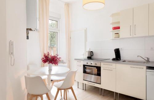 Schoeneberg Apartment | central I 2 bedroom I fast Wifi