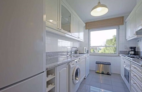 Sao Jorge de Arroios Apartment | Central Retreat for 3 with Spa and Family Amenities