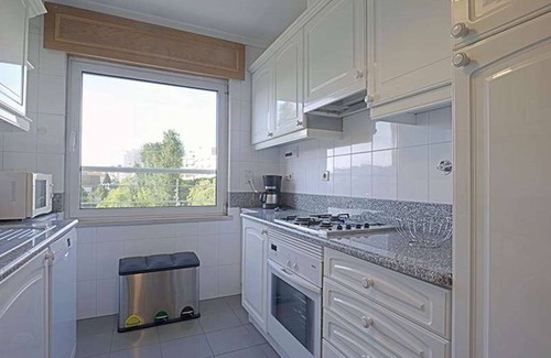 Sao Jorge de Arroios Apartment | Central Retreat for 3 with Spa and Family Amenities
