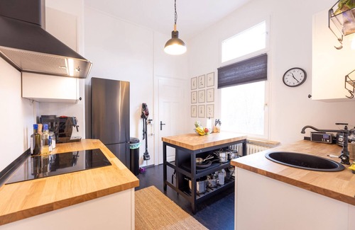 Coburg Apartment | Prime Coburg Location: Exclusive Apartment for Group Stays