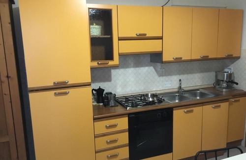 Desenzano del Garda Apartment | Central Hotel: Guest Rated 10/10 with Family-Friendly Amenities